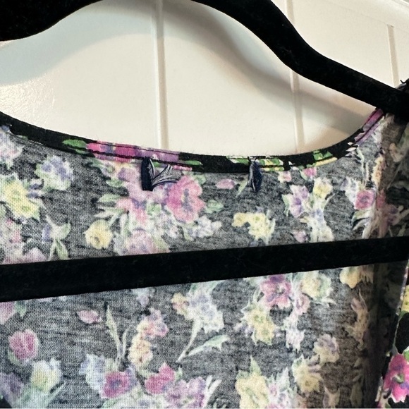 Floral short sleeve blouse - super cute pattern / print! Size XL - Picture 4 of 7